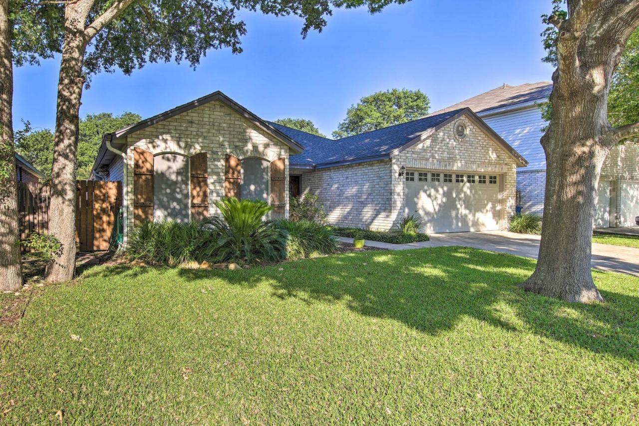 הוילה Peaceful San Antonio Oasis With Private Pool And Grill מראה חיצוני תמונה