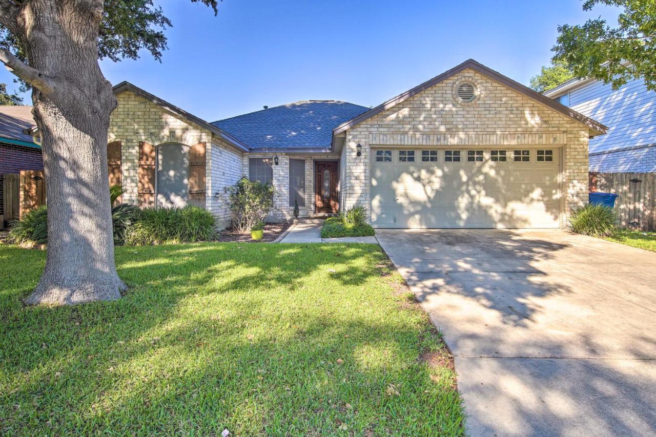 הוילה Peaceful San Antonio Oasis With Private Pool And Grill מראה חיצוני תמונה